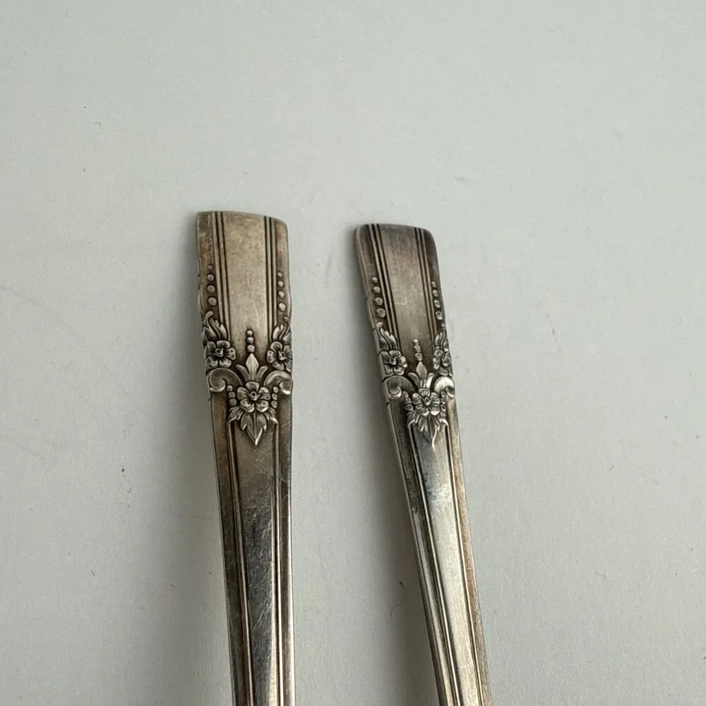 Wm A Rogers 1940 ARTISTIC Pattern Sugar Spoon & Butter Knife Oneida Ltd